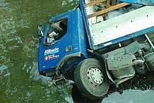Tiébissou: Un camion plonge dans une rivière, un porté disparu