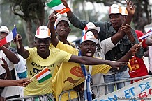 France-Côte d'Ivoire : François Hollande accueilli dans la ferveur à Abidjan