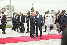Avant de quitter la Côte d’Ivoire / François Hollande à Ouattara : « le pays inspire à nouveau confiance »