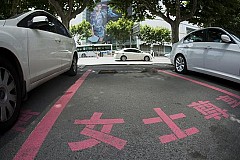 Chine: Des places de parking plus grandes pour les femmes Chine: Des places de parking plus grandes pour les femmes