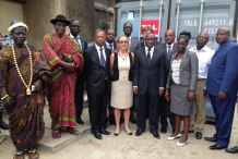 Orange et Emmaüs International inaugurent à Abidjan leur 5ème atelier de collecte de déchets de mobiles en Afrique