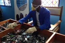 Côte d'Ivoire : Des tonnes de déchets de mobiles convoyées en France pour recyclage