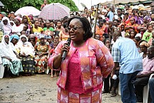 Sinistrés des pluies diluviennes: Anne Ouloto apporte la solidarité du Gouvernement aux populations de Grand Lahou