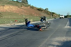 (vidéo) Il a un accident de moto juste après une interview… sur les accidents de moto (vidéo) Il a un accident de moto juste après une interview… sur les accidents de moto