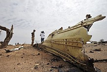 Crash au Mali: les boîtes noires en route pour la France, qui se met en deuil