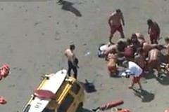La foudre tombe sur des baigneurs et fait un mort et plusieurs blessés La foudre tombe sur des baigneurs et fait un mort et plusieurs blessés