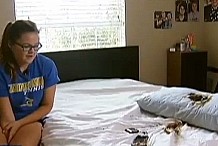 Une adolescente réveillée par son smartphone qui brûle sous son oreiller