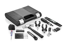 Une véritable boîte à outils planquée dans son anus Une véritable boîte à outils planquée dans son anus
