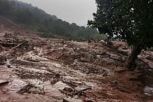 Un village enseveli par un glissement de terrain en Inde