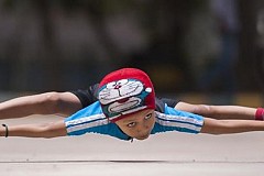 Record : cet enfant de 6 ans passe sous 29 voitures en patins à roulettes Record : cet enfant de 6 ans passe sous 29 voitures en patins à roulettes