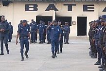 Les policiers chassés des maisons baillées lundi, si...