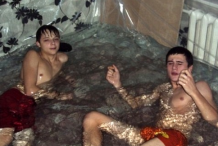 (Photos) Russie: Il transforme son salon en une immense piscine