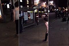 (vidéo) Des femmes racistes en furie insultent et frappent un homme noir à un arrêt de bus 