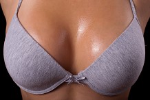 Espagne: Elle avait caché de la coke dans ses implants mammaires