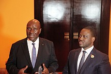 Le premier ministre Kablan Duncan échange avec Guillaume Soro