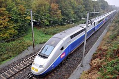 TGV Paris-Nantes. A 89 ans, il vole les passagers d'un TGV.