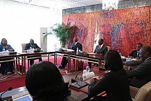 Ebola : Alassane Ouattara préside une réunion interministérielle d'urgence 