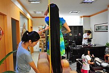 Elle met aux enchères ses cheveux de 2m de long pour une oeuvre caritative 