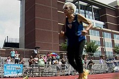 (Vidéo) Nouveau record du monde sur 100 mètres pour cette super mamie!