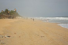 Côte d'Ivoire : autorités, experts et habitants s'inquiètent de la dégradation des côtes maritimes 