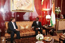 Le Chef de l’Etat a échangé avec une délégation du Tribunal de Commerce d’Abidjan et l’Ambassadeur d’Espagne.