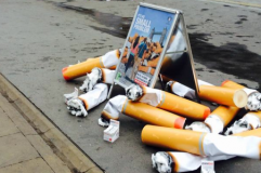 (photos et vidéo) Londres: Des cigarettes géantes envahissent les rues pour lutter contre la pollution