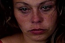 Elle mord une femme au visage en jouant au zombie