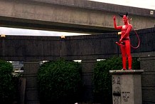 Une statue du diable avec un pénis en érection est retirée d’une rue de Vancouver