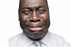 Un homme pleure, pleure et meurt! Un homme pleure, pleure et meurt!