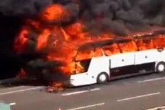 Autoroute du nord: Un car de 70 places part en fumée Autoroute du nord: Un car de 70 places part en fumée