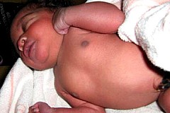 YASMIN GOMES, le bébé mort-né ressuscité 3 heures plus tard