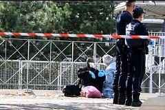 Ebola : un jeune homme encerclé par la police en pleine rue à Grenoble Ebola : un jeune homme encerclé par la police en pleine rue à Grenoble