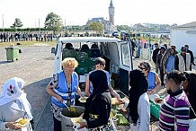 Calais : Des migrants refusent un repas, un associatif se met en colère