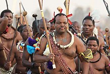 Le roi du Swaziland offre de l'argent aux jeunes femmes pour rester vierges