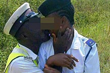 Tanzanie: Policiers incarcérés pour un baiser sur internet
