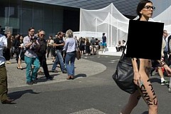 Milo Moiré se balade nue dans les rues: son œuvre artistique a été bannie de plusieurs festivals Milo Moiré se balade nue dans les rues: son œuvre artistique a été bannie de plusieurs festivals