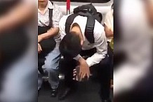 (Vidéo) Ivre, il vomit ses tripes dans le métro