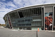 (Vidéo) Ukraine: Une partie du stade tombe sur une fillette