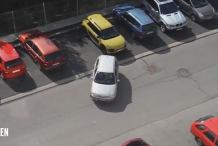 (Vidéo) : Elles garent leurs voitures de façon très spéciale