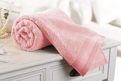 La serviette de bain doit être lavée après trois utilisations