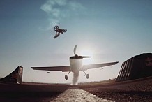 (Vidéo) : Nick de Wit : il passe au dessus d'un avion en plein vol... à moto
