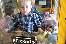 Un enfant de 18 mois coincé au milieu d’une machine à pinces