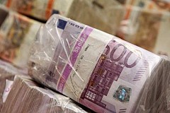 Elle voyage avec près de 67'000 francs dans l'estomac