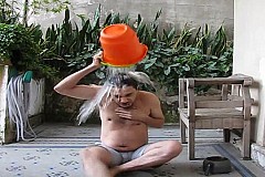 (Vidéo) Boiling Water Challenge : le défi de trop (Vidéo) Boiling Water Challenge : le défi de trop