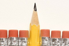 Etats-Unis: Elle tente de se suicider en se plantant des crayons dans les yeux Etats-Unis: Elle tente de se suicider en se plantant des crayons dans les yeux