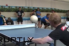 (Vidéo) Headis : jouer au tennis de table avec sa tête (Vidéo) Headis : jouer au tennis de table avec sa tête