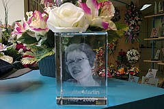 Elle découvre sa photo dans un magasin de pompes funèbres Elle découvre sa photo dans un magasin de pompes funèbres