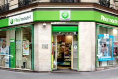 Allemagne: Elle sort son sein et fait gicler du lait sur la vendeuse pour braquer la caisse Allemagne: Elle sort son sein et fait gicler du lait sur la vendeuse pour braquer la caisse