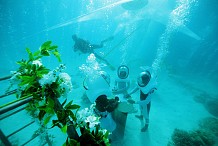 (Vidéo) Un couple se marie sous l’eau à Bora Bora
