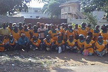 Sans salaire depuis plus de neuf mois, des balayeuses de Yamoussoukro sollicitent le secours de Mme Dominique Ouattara
